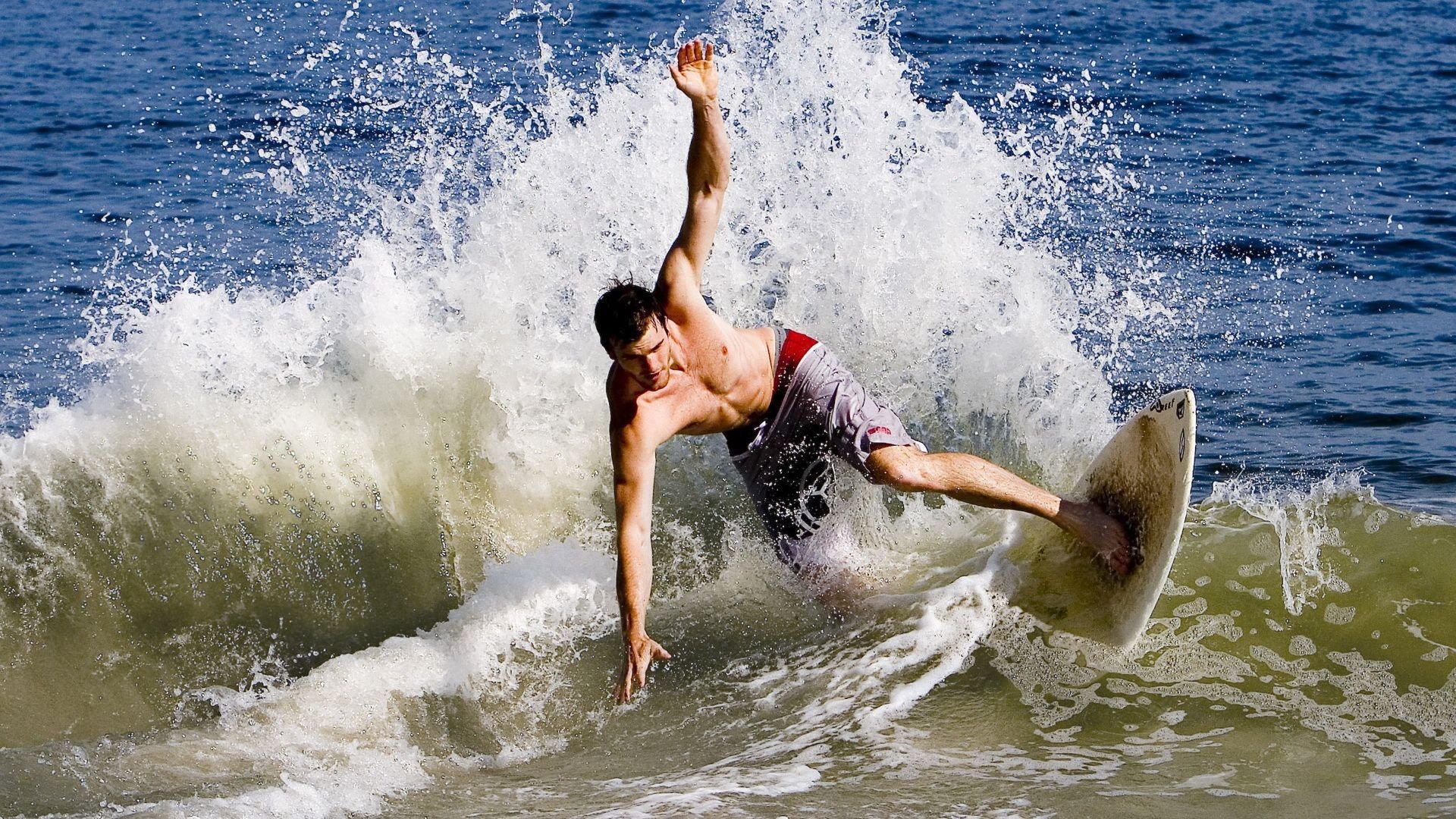 世界足球赛事的多彩幕后：球迷、志愿者的故事，足球志愿者招募