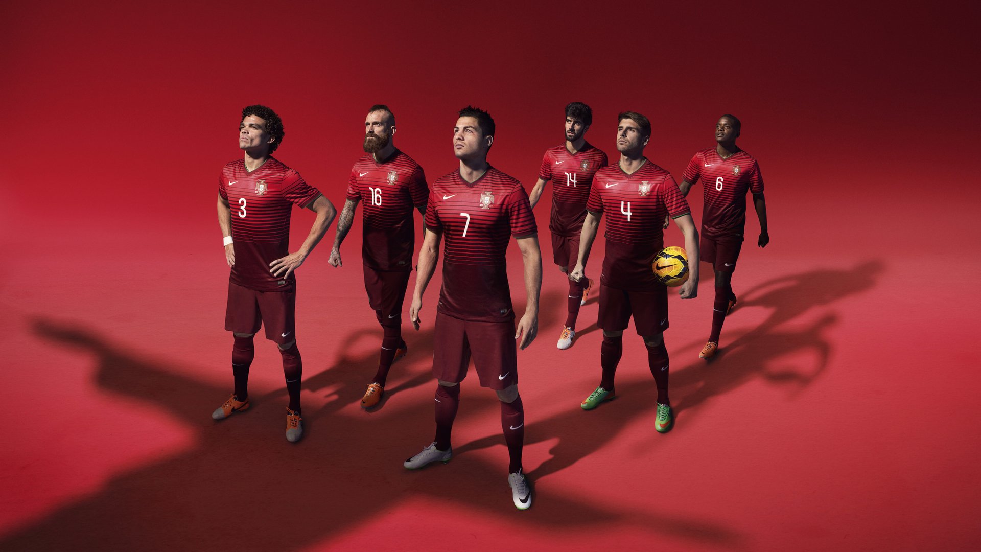 国足比赛前期压制与后期控场关系趋势，国足调整