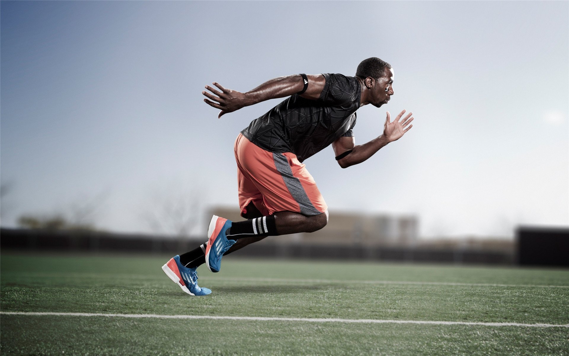 米兰双雄竞争激烈，争夺意甲冠军