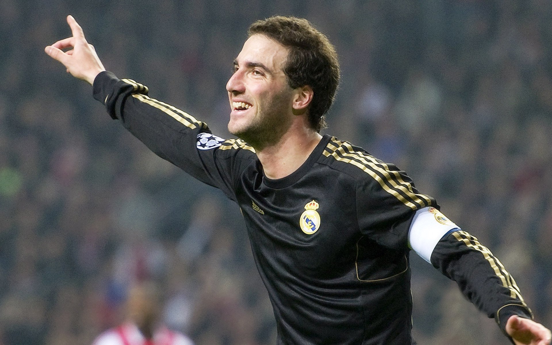 长跑邀请赛：肯尼亚运动员再创新高，赛场火爆！，肯尼亚长跑运动员训练计划