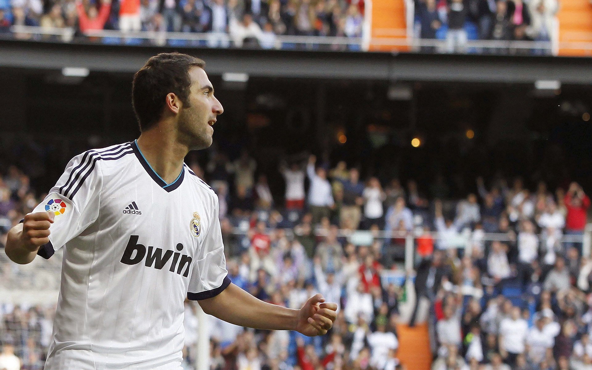 3-1赢球，勒沃库森9打11展现绝佳韧性，勒沃库森球员